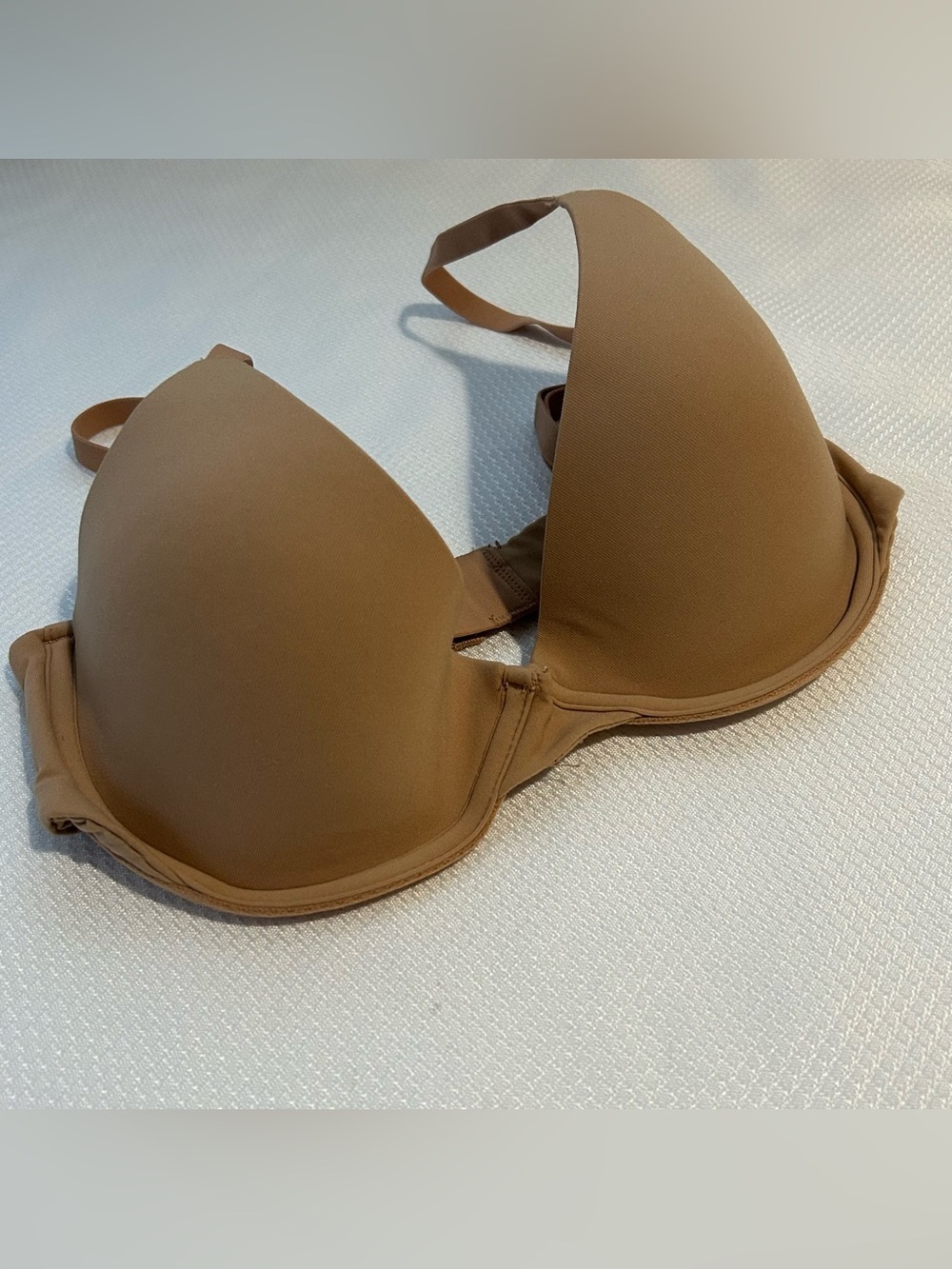 SKIMS Smooth Contour Bra in Tan